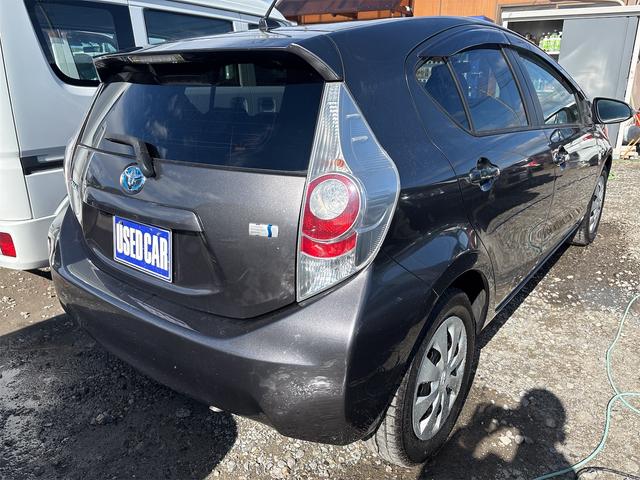 アクア Ｓ　《走行４０６００キロ》《車検２年》基本装備フル装備／ＳＤナビＴＶＢｌｕｅｔｏｏｔｈバックカメラ／キーレス／電動格納ミラー／プライバシーガラス／（5枚目）