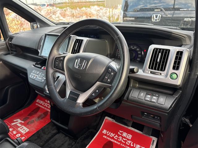 ステップワゴンスパーダ Z クールスピリット 《車検2年》《後期モデル》17インチAWSDナビTVフルセグBluetoothバックカメラフリップダウンモニター/革巻ステアリング/パドルシフト/クルコン/スマートキー/両側パワースライドア/ETC/(13枚目)