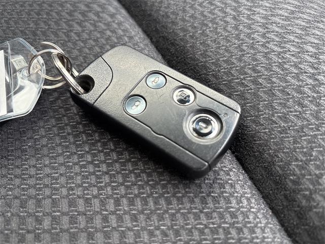 ステップワゴンスパーダ Z クールスピリット 《車検2年》《後期モデル》17インチAWSDナビTVフルセグBluetoothバックカメラフリップダウンモニター/革巻ステアリング/パドルシフト/クルコン/スマートキー/両側パワースライドア/ETC/(29枚目)