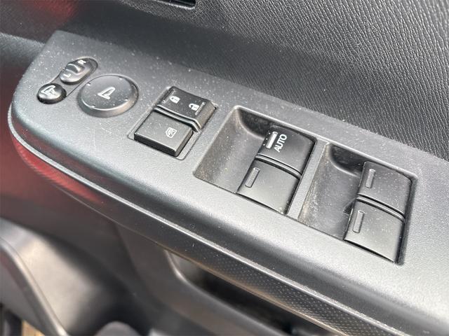 ステップワゴンスパーダ Z クールスピリット 《車検2年》《後期モデル》17インチAWSDナビTVフルセグBluetoothバックカメラフリップダウンモニター/革巻ステアリング/パドルシフト/クルコン/スマートキー/両側パワースライドア/ETC/(35枚目)