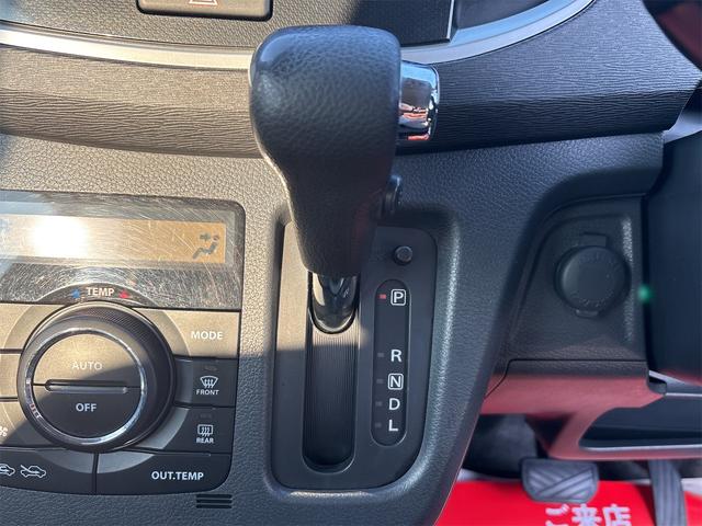 ワゴンＲスティングレー Ｘ　純正フルエアロ１４インチＡＷ／スマートキー／スペアキー／アームレスト／プッシュスタート／ナビＣＤオーディオ／ＨＩＤオートライトフォグ／革巻きステアリング／（20枚目）