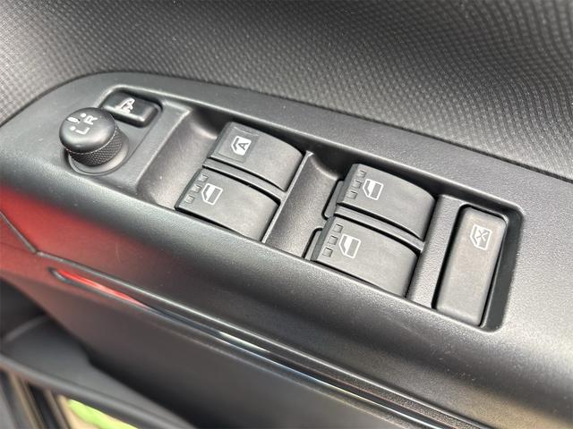 ルクラカスタム ＲＳ　《走行６３４００キロ》《４ＷＤターボ》《車検２年》純正フルエアロ１５インチＡＷ／ＳＤナビＴＶバックカメラ／ＨＩＤオートライトフォグ／モモ製革巻きステアリング／スマートキー／オートエアコン／ＥＴＣ／（28枚目）