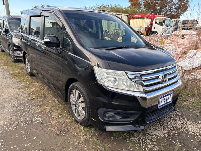 ステップワゴンスパーダ Ｚ　インターナビセレクション　《後期モデル》《車検２年》純正フルエアロ１６インチＡＷ／ＳＤナビＴＶフルセグＢｌｕｅｔｏｏｔｈ／革巻きステアリング／パドルシフト／クルーズコントロール／ＥＴＣ／ヘッドレスモニター／両側パワースライドア（4枚目）