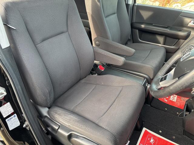 ステップワゴンスパーダ Ｚ　インターナビセレクション　《後期モデル》《車検２年》純正フルエアロ１６インチＡＷ／ＳＤナビＴＶフルセグＢｌｕｅｔｏｏｔｈ／革巻きステアリング／パドルシフト／クルーズコントロール／ＥＴＣ／ヘッドレスモニター／両側パワースライドア（14枚目）