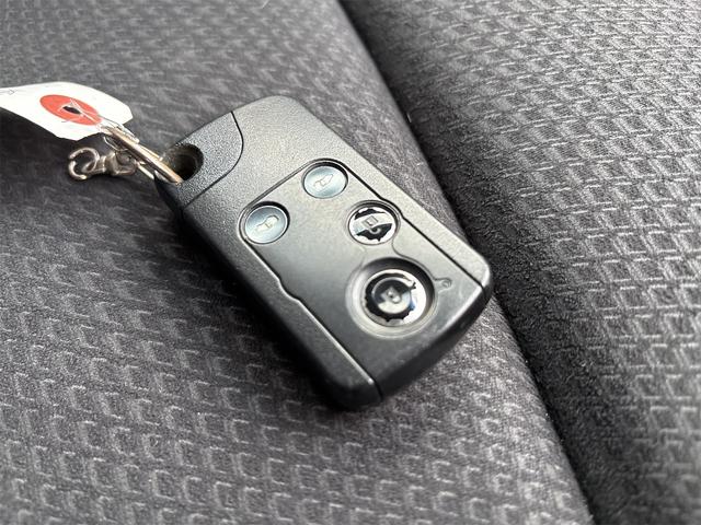 ステップワゴンスパーダ Ｚ　インターナビセレクション　《後期モデル》《車検２年》純正フルエアロ１６インチＡＷ／ＳＤナビＴＶフルセグＢｌｕｅｔｏｏｔｈ／革巻きステアリング／パドルシフト／クルーズコントロール／ＥＴＣ／ヘッドレスモニター／両側パワースライドア（32枚目）