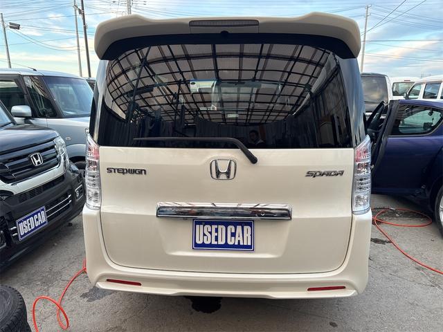 ステップワゴンスパーダ クールスピリット 《車検2年》純正ナビTVバックカメラ/全周囲カメラ/フリップダウンモニター/革巻きステアリング/スマートキ/ETC/両側パワースライドア/HIDオートライトフォグ/17インチAW/ETC/パドルシフト(8枚目)