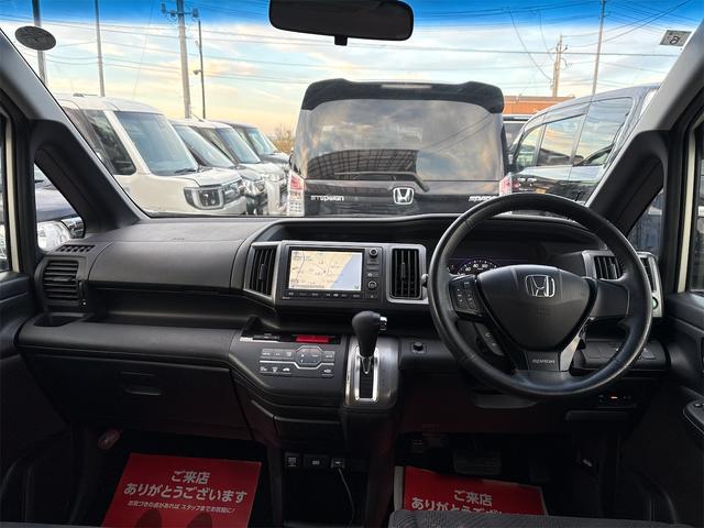 ステップワゴンスパーダ クールスピリット 《車検2年》純正ナビTVバックカメラ/全周囲カメラ/フリップダウンモニター/革巻きステアリング/スマートキ/ETC/両側パワースライドア/HIDオートライトフォグ/17インチAW/ETC/パドルシフト(12枚目)