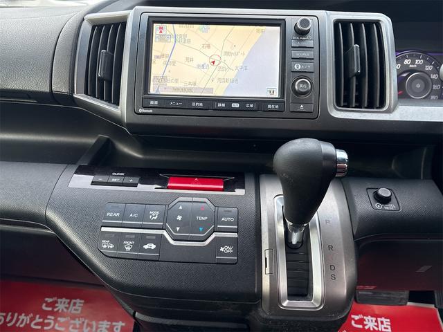 ステップワゴンスパーダ クールスピリット 《車検2年》純正ナビTVバックカメラ/全周囲カメラ/フリップダウンモニター/革巻きステアリング/スマートキ/ETC/両側パワースライドア/HIDオートライトフォグ/17インチAW/ETC/パドルシフト(17枚目)