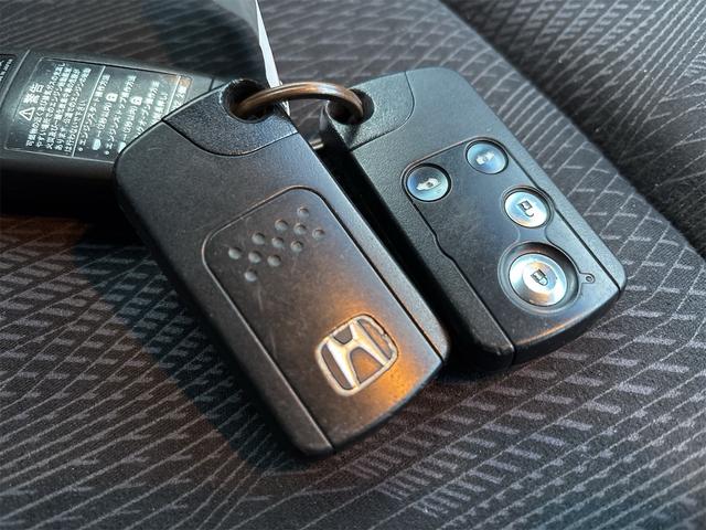 ステップワゴンスパーダ クールスピリット 《車検2年》純正ナビTVバックカメラ/全周囲カメラ/フリップダウンモニター/革巻きステアリング/スマートキ/ETC/両側パワースライドア/HIDオートライトフォグ/17インチAW/ETC/パドルシフト(30枚目)