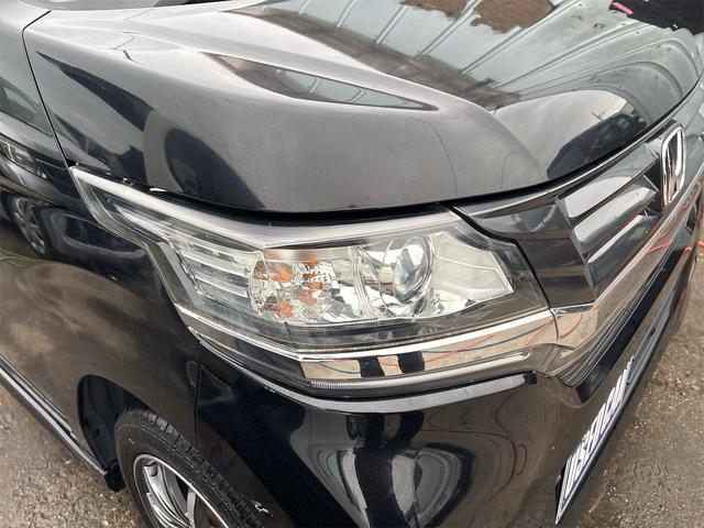 ライトは使用してますと徐々に曇ってしまいます。当店はヘッドライトを磨いてからご納車致します！ご安心ください。