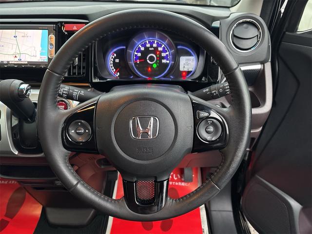 革巻きステアリング／