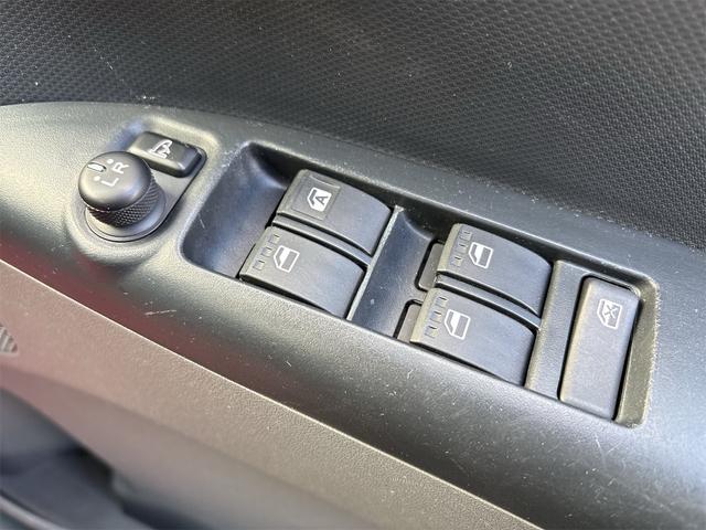 タント カスタムRS 《ターボ》純正フルエアロ15インチ/SDナビTVフルセグ/MOMO革巻きステアリング/キーレスエントリー/スマートキー/アームレスト/HIDオートライトフォグ/パワースライドア/(26枚目)