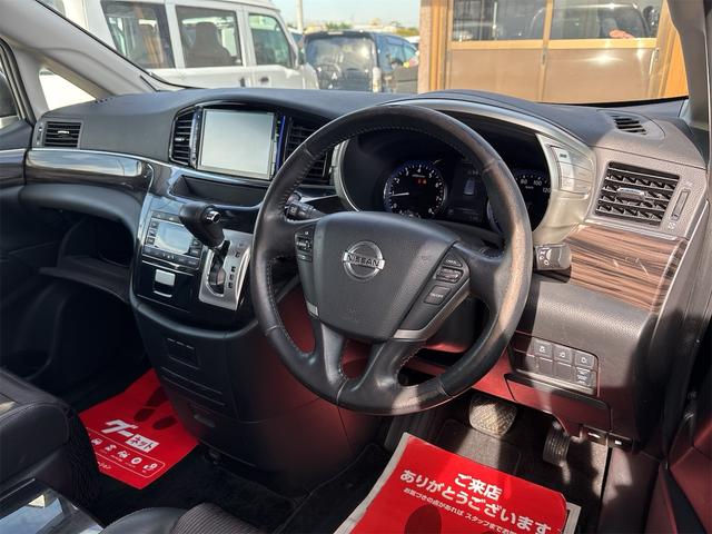 エルグランド ２５０ハイウェイスターＳ　１８インチＡＷ／　ＳＤナビＴＶフルセグＢｌｕｅｔｏｏｔｈバックカメラ／革巻きステアリング／クルコン／オットマン／フリップダウンモニター／スマキースペア有／ＥＴＣ／ハーフレザーシート／オットマン／（13枚目）