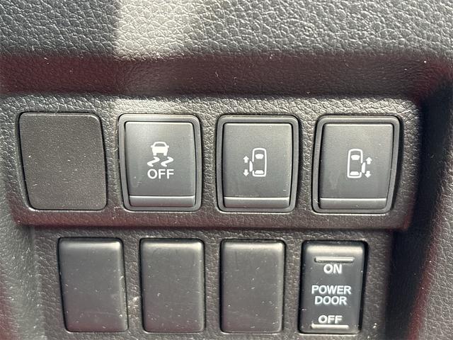 エルグランド ２５０ハイウェイスターＳ　１８インチＡＷ／　ＳＤナビＴＶフルセグＢｌｕｅｔｏｏｔｈバックカメラ／革巻きステアリング／クルコン／オットマン／フリップダウンモニター／スマキースペア有／ＥＴＣ／ハーフレザーシート／オットマン／（30枚目）