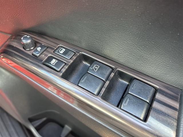 エルグランド ２５０ハイウェイスターＳ　１８インチＡＷ／　ＳＤナビＴＶフルセグＢｌｕｅｔｏｏｔｈバックカメラ／革巻きステアリング／クルコン／オットマン／フリップダウンモニター／スマキースペア有／ＥＴＣ／ハーフレザーシート／オットマン／（35枚目）