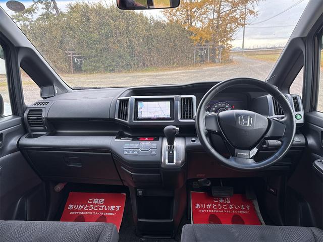 ステップワゴンスパーダ Ｚ　《４ＷＤ》純正フルエアロ１６インチＡＷ／両側パワースライドア／ＳＤナビＴＶフルセグバックカメラ／スマートキー／ＨＩＤオートライトフォグ／パドルシフト／革巻きステアリング／ＥＴＣ／オートエアコン／８人乗（12枚目）