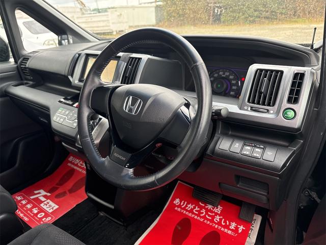 ステップワゴンスパーダ Ｚ　《４ＷＤ》純正フルエアロ１６インチＡＷ／両側パワースライドア／ＳＤナビＴＶフルセグバックカメラ／スマートキー／ＨＩＤオートライトフォグ／パドルシフト／革巻きステアリング／ＥＴＣ／オートエアコン／８人乗（13枚目）