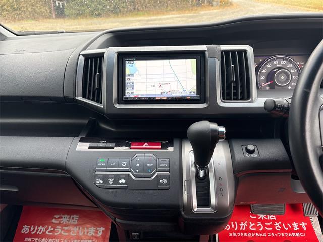 ステップワゴンスパーダ Ｚ　《４ＷＤ》純正フルエアロ１６インチＡＷ／両側パワースライドア／ＳＤナビＴＶフルセグバックカメラ／スマートキー／ＨＩＤオートライトフォグ／パドルシフト／革巻きステアリング／ＥＴＣ／オートエアコン／８人乗（17枚目）