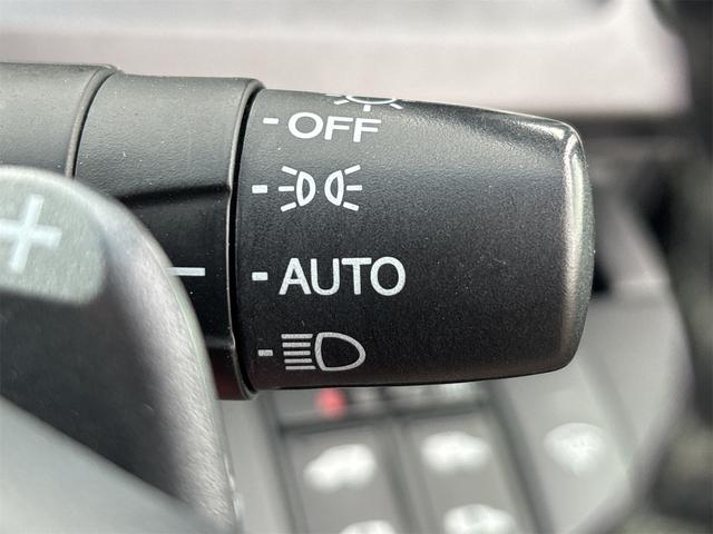 ステップワゴンスパーダ Ｚ　《４ＷＤ》純正フルエアロ１６インチＡＷ／両側パワースライドア／ＳＤナビＴＶフルセグバックカメラ／スマートキー／ＨＩＤオートライトフォグ／パドルシフト／革巻きステアリング／ＥＴＣ／オートエアコン／８人乗（24枚目）