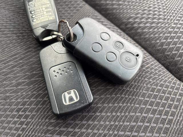 ステップワゴンスパーダ Ｚ　《４ＷＤ》純正フルエアロ１６インチＡＷ／両側パワースライドア／ＳＤナビＴＶフルセグバックカメラ／スマートキー／ＨＩＤオートライトフォグ／パドルシフト／革巻きステアリング／ＥＴＣ／オートエアコン／８人乗（28枚目）