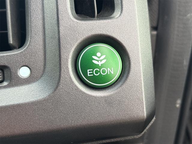 ステップワゴンスパーダ Ｚ　《４ＷＤ》純正フルエアロ１６インチＡＷ／両側パワースライドア／ＳＤナビＴＶフルセグバックカメラ／スマートキー／ＨＩＤオートライトフォグ／パドルシフト／革巻きステアリング／ＥＴＣ／オートエアコン／８人乗（29枚目）