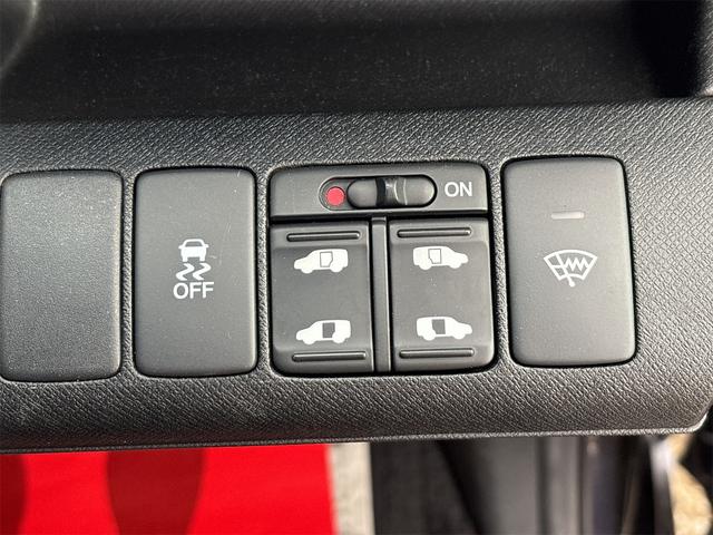 ステップワゴンスパーダ Ｚ　《４ＷＤ》純正フルエアロ１６インチＡＷ／両側パワースライドア／ＳＤナビＴＶフルセグバックカメラ／スマートキー／ＨＩＤオートライトフォグ／パドルシフト／革巻きステアリング／ＥＴＣ／オートエアコン／８人乗（30枚目）