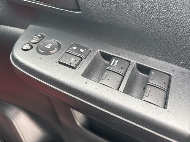 ステップワゴンスパーダ Ｚ　《４ＷＤ》純正フルエアロ１６インチＡＷ／両側パワースライドア／ＳＤナビＴＶフルセグバックカメラ／スマートキー／ＨＩＤオートライトフォグ／パドルシフト／革巻きステアリング／ＥＴＣ／オートエアコン／８人乗（32枚目）