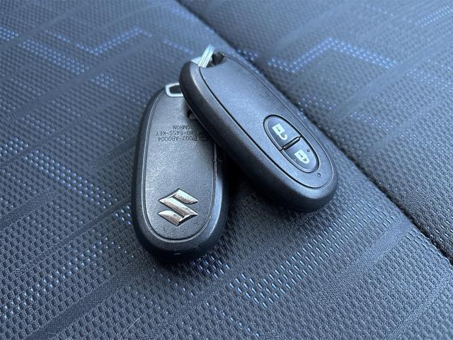 スマートキーを携帯していると、両手が塞がっていても開閉ができます。悪天候時には特に助かります。