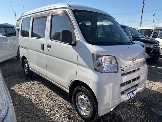 ハイゼットカーゴ 　《４ＷＤ》《車検２年》５Ｆマニュアル車／パワーウィンドウ／オーバーヘッドコンソール／プライバシーガラス／集中ドアロック／タイミングチェーンエンジン／（4枚目）