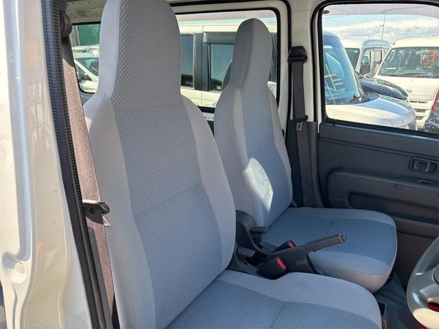 ハイゼットカーゴ 　《４ＷＤ》《車検２年》５Ｆマニュアル車／パワーウィンドウ／オーバーヘッドコンソール／プライバシーガラス／集中ドアロック／タイミングチェーンエンジン／（11枚目）