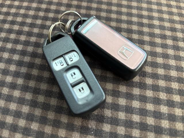 N-BOX 2トーンカラースタイル G・Lパッケージ 《後期モデル》《ピンク茶ツートン》《車検2年》衝突軽減ブレーキシステム/プッシュスタート/スマートキー/HIDオートライト/ETC/純正ナビTVフルセグBluetoothバックカメラ/両側パワスラ/(27枚目)