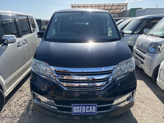 セレナ ライダー　《４ＷＤ》《車検２年》純正１５インチＡＷ／プッシュスタート／スマートキー／両側パワースライドドア／ＳＤナビＴＶフルセグＢｌｕｅｔｏｏｔｈバックカメラ／フリップダウンモニター／革巻きステアリング／ＥＴＣ（2枚目）