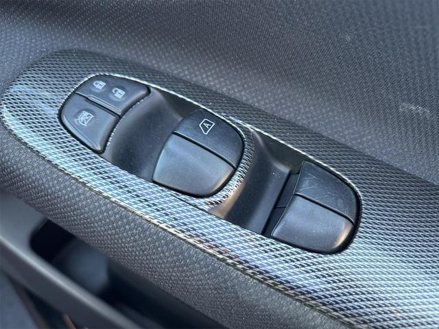 セレナ ライダー　《４ＷＤ》《車検２年》純正１５インチＡＷ／プッシュスタート／スマートキー／両側パワースライドドア／ＳＤナビＴＶフルセグＢｌｕｅｔｏｏｔｈバックカメラ／フリップダウンモニター／革巻きステアリング／ＥＴＣ（39枚目）