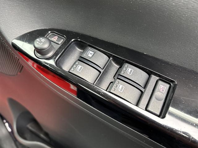 タント カスタムRS SA 《4WDターボ》純正フルエアロ15インチAW/プッシュスタート/スマートキー/両側パワースライドア/SDナビTVBluetooth/革巻きステアリング/衝突軽減ブレーキシステム/ETC/(30枚目)