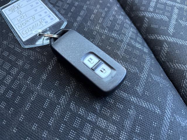 スマートキーを携帯していると、両手が塞がっていても開閉ができます。悪天候時には特に助かります。