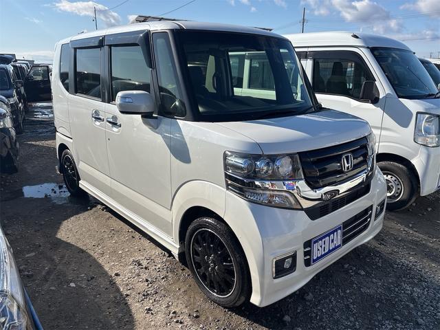 N-BOXカスタム G ターボSSブラックスタイルパッケージ 《後期モデル》《ターボ》《車検2年》SDナビTVフルセグBluetoothバックカメラ/HIDオートライトフォグ/プッシュスタート/スマートキー/シートヒーター/革巻きステアリング/ハーフレザーシート(4枚目)