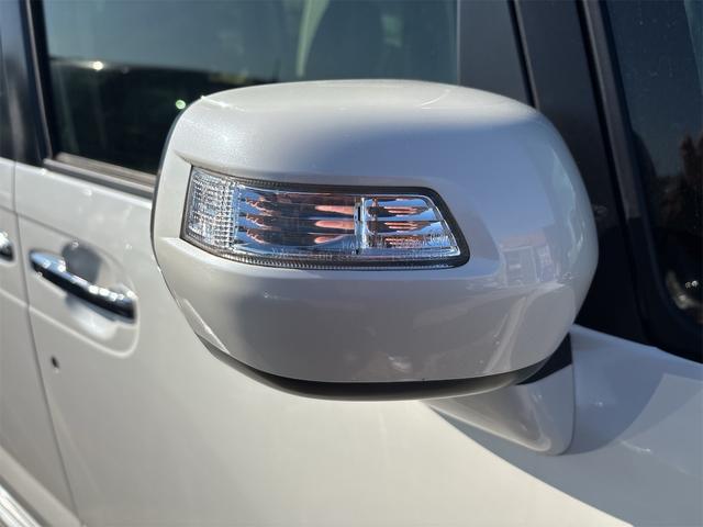 N-BOXカスタム G ターボSSブラックスタイルパッケージ 《後期モデル》《ターボ》《車検2年》SDナビTVフルセグBluetoothバックカメラ/HIDオートライトフォグ/プッシュスタート/スマートキー/シートヒーター/革巻きステアリング/ハーフレザーシート(6枚目)