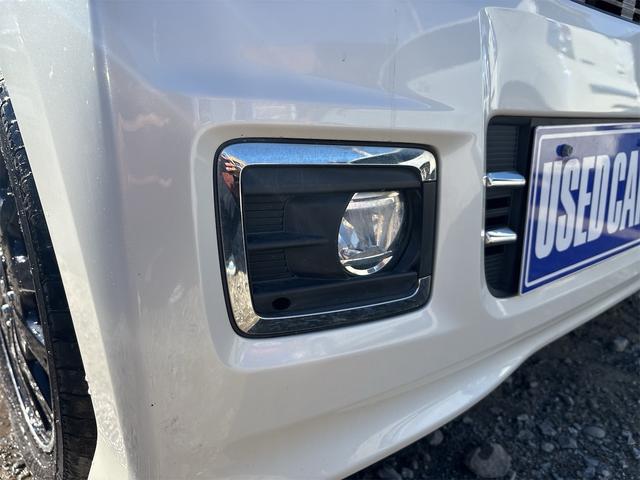 N-BOXカスタム G ターボSSブラックスタイルパッケージ 《後期モデル》《ターボ》《車検2年》SDナビTVフルセグBluetoothバックカメラ/HIDオートライトフォグ/プッシュスタート/スマートキー/シートヒーター/革巻きステアリング/ハーフレザーシート(7枚目)