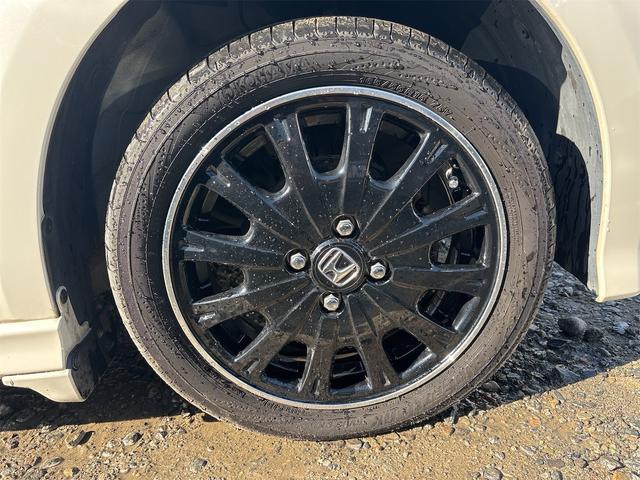 N-BOXカスタム G ターボSSブラックスタイルパッケージ 《後期モデル》《ターボ》《車検2年》SDナビTVフルセグBluetoothバックカメラ/HIDオートライトフォグ/プッシュスタート/スマートキー/シートヒーター/革巻きステアリング/ハーフレザーシート(9枚目)