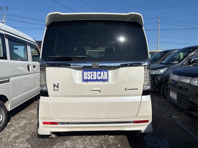 N-BOXカスタム G ターボSSブラックスタイルパッケージ 《後期モデル》《ターボ》《車検2年》SDナビTVフルセグBluetoothバックカメラ/HIDオートライトフォグ/プッシュスタート/スマートキー/シートヒーター/革巻きステアリング/ハーフレザーシート(12枚目)
