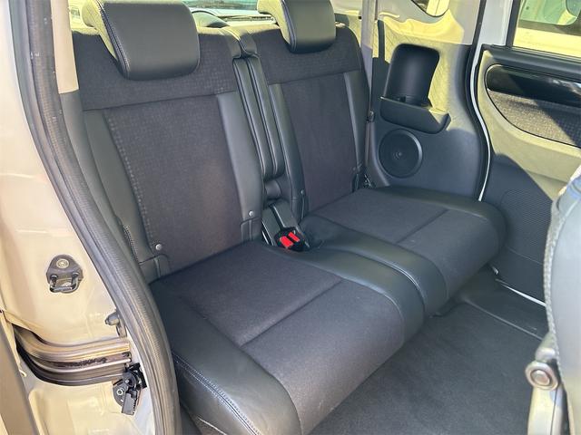 N-BOXカスタム G ターボSSブラックスタイルパッケージ 《後期モデル》《ターボ》《車検2年》SDナビTVフルセグBluetoothバックカメラ/HIDオートライトフォグ/プッシュスタート/スマートキー/シートヒーター/革巻きステアリング/ハーフレザーシート(16枚目)