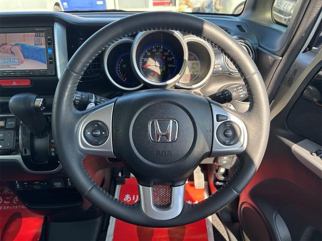 N-BOXカスタム G ターボSSブラックスタイルパッケージ 《後期モデル》《ターボ》《車検2年》SDナビTVフルセグBluetoothバックカメラ/HIDオートライトフォグ/プッシュスタート/スマートキー/シートヒーター/革巻きステアリング/ハーフレザーシート(23枚目)