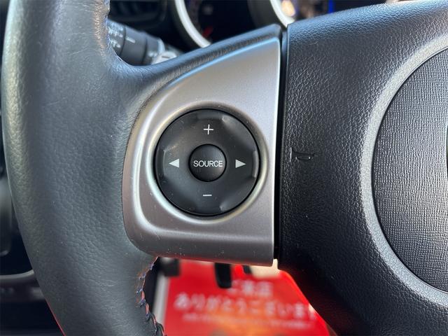 N-BOXカスタム G ターボSSブラックスタイルパッケージ 《後期モデル》《ターボ》《車検2年》SDナビTVフルセグBluetoothバックカメラ/HIDオートライトフォグ/プッシュスタート/スマートキー/シートヒーター/革巻きステアリング/ハーフレザーシート(24枚目)