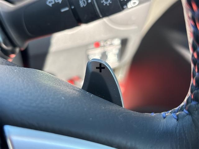 N-BOXカスタム G ターボSSブラックスタイルパッケージ 《後期モデル》《ターボ》《車検2年》SDナビTVフルセグBluetoothバックカメラ/HIDオートライトフォグ/プッシュスタート/スマートキー/シートヒーター/革巻きステアリング/ハーフレザーシート(27枚目)