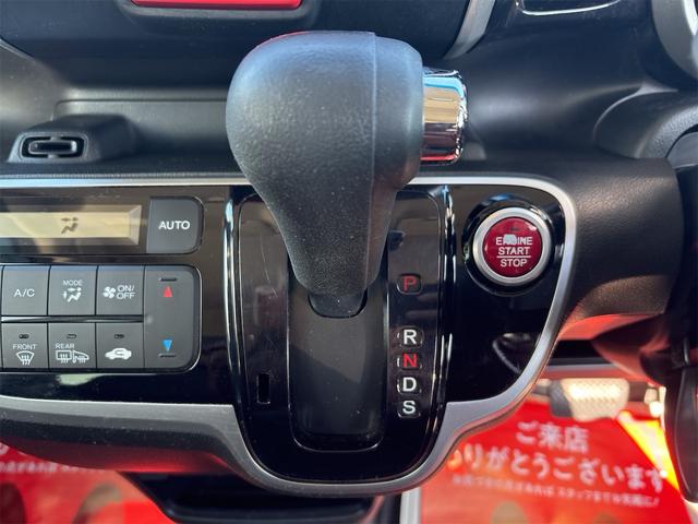 N-BOXカスタム G ターボSSブラックスタイルパッケージ 《後期モデル》《ターボ》《車検2年》SDナビTVフルセグBluetoothバックカメラ/HIDオートライトフォグ/プッシュスタート/スマートキー/シートヒーター/革巻きステアリング/ハーフレザーシート(28枚目)
