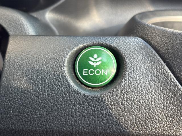 N-BOXカスタム G ターボSSブラックスタイルパッケージ 《後期モデル》《ターボ》《車検2年》SDナビTVフルセグBluetoothバックカメラ/HIDオートライトフォグ/プッシュスタート/スマートキー/シートヒーター/革巻きステアリング/ハーフレザーシート(31枚目)