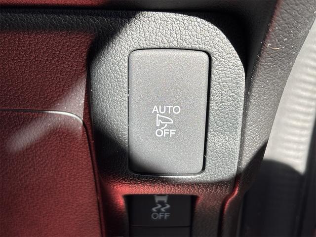 N-BOXカスタム G ターボSSブラックスタイルパッケージ 《後期モデル》《ターボ》《車検2年》SDナビTVフルセグBluetoothバックカメラ/HIDオートライトフォグ/プッシュスタート/スマートキー/シートヒーター/革巻きステアリング/ハーフレザーシート(33枚目)