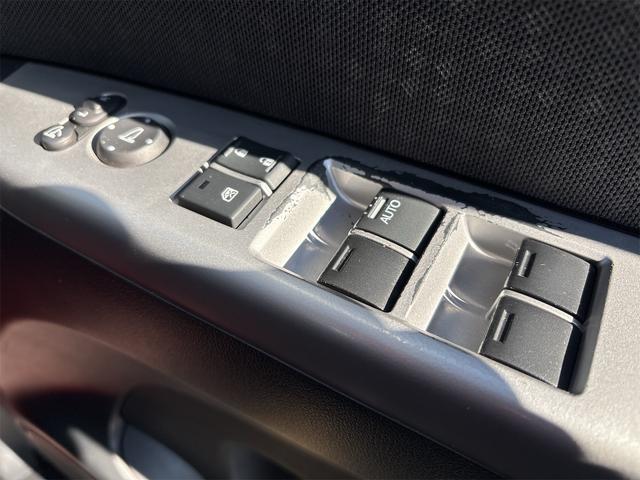 N-BOXカスタム G ターボSSブラックスタイルパッケージ 《後期モデル》《ターボ》《車検2年》SDナビTVフルセグBluetoothバックカメラ/HIDオートライトフォグ/プッシュスタート/スマートキー/シートヒーター/革巻きステアリング/ハーフレザーシート(37枚目)