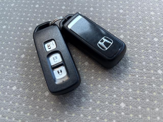 N-BOX G・Lパッケージ 《走行79400キロ》《4WD》《車検2年》SDナビTVフルセグ/ステアリングコントロール/オートエアコン/プッシュスタート/スマートキースペアキー/パワースライドア/(24枚目)