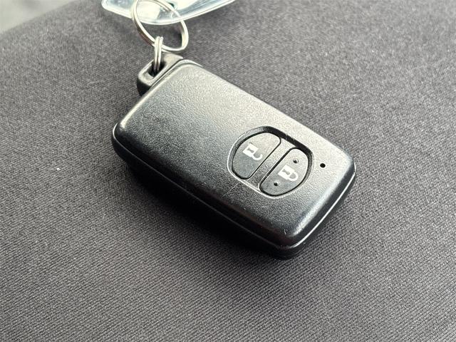 プリウスアルファ Ｓツーリングセレクション　《車検２年》《１７インチＡＷ》ＳＤナビＴＶフルセグＢｌｕｅｔｏｏｔｈバックカメラ／革巻きステアリング／プッシュスタート／スマートキー／クルーズコントロール／純正１７インチアルミ／（29枚目）